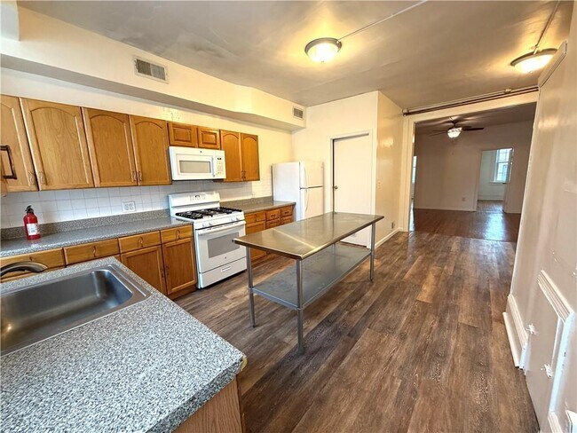 Foto del edificio - 90-16 Rockaway Beach Blvd