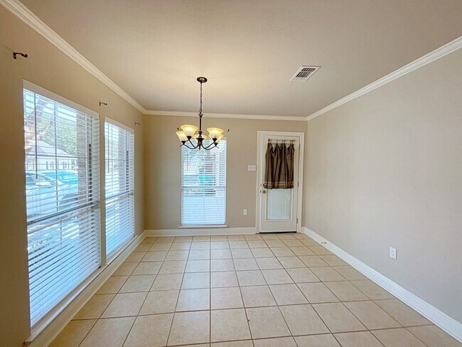 Building Photo - 3 Bedroom House in Denham Springs