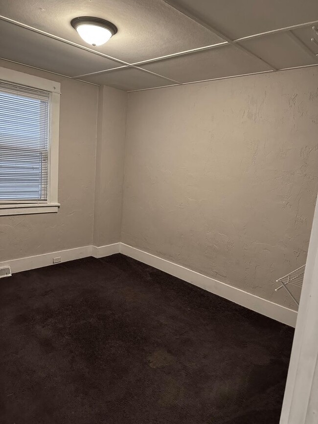 Building Photo - 529 Walnut Street
