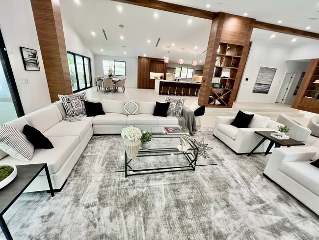 Building Photo - 16105 Clear Oak Dr