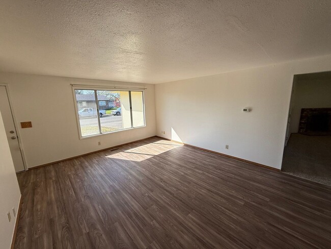 Building Photo - 1488 Palace Dr NE