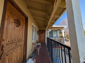 Building Photo - 1437 E Maple St