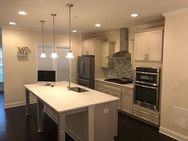 Building Photo - 3BR/3.5BA Townhome