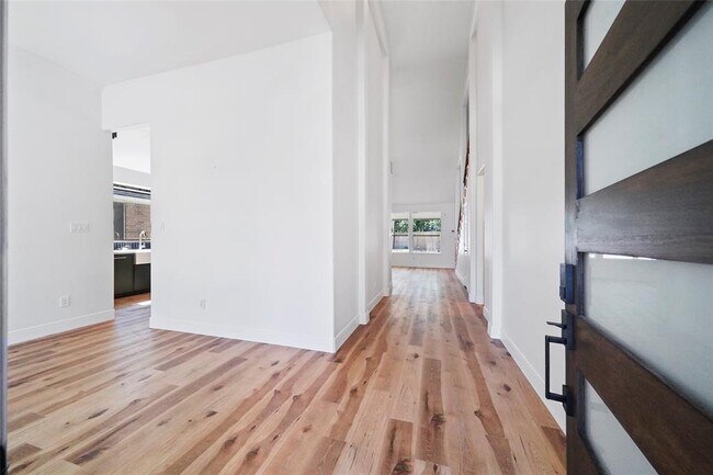 Foto del edificio - 6818 Amber Pine Ct