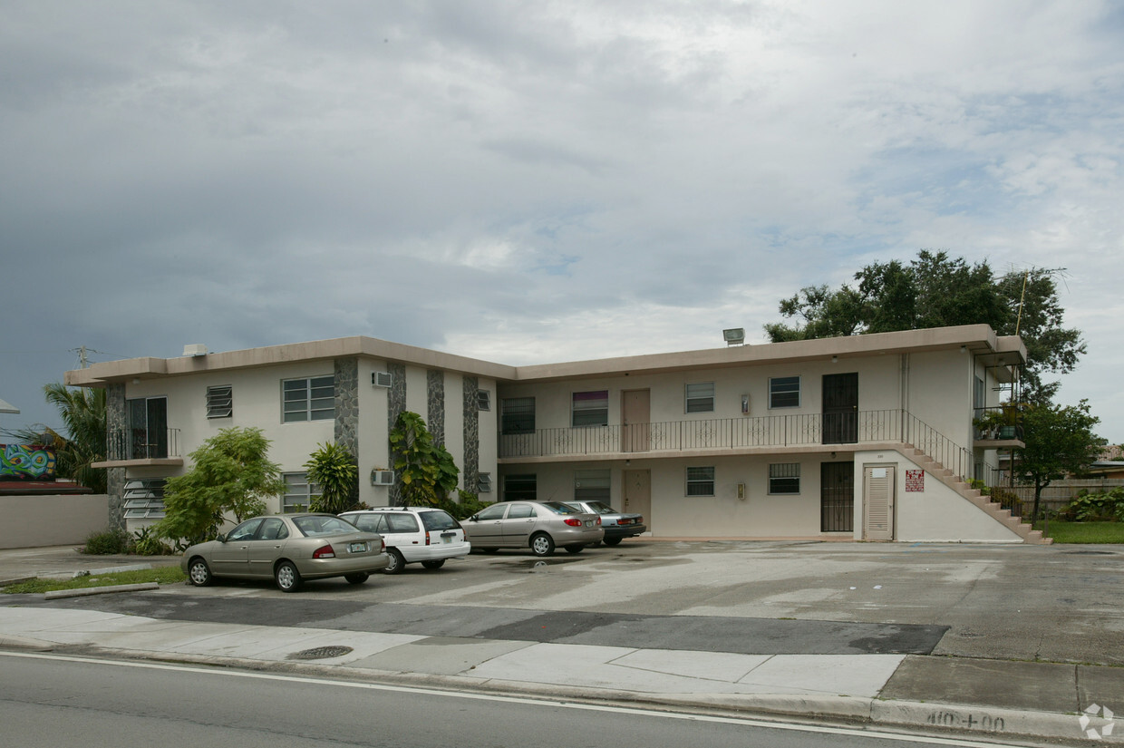 Building Photo - 330 SW 57th Ave