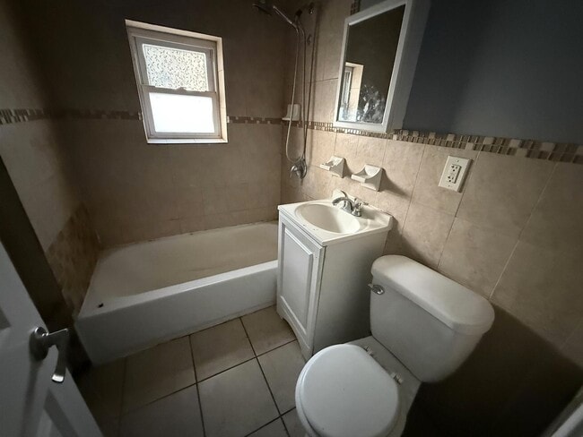 Building Photo - 139 W 54th St