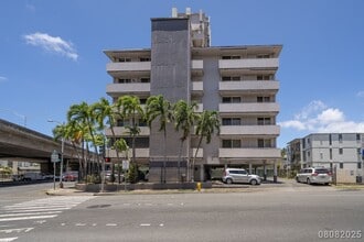 Building Photo - 1402 Piikoi St