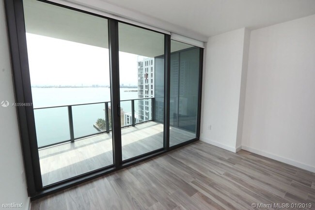 Foto del edificio - 2 br, 2 bath  - Icon Bay Condo