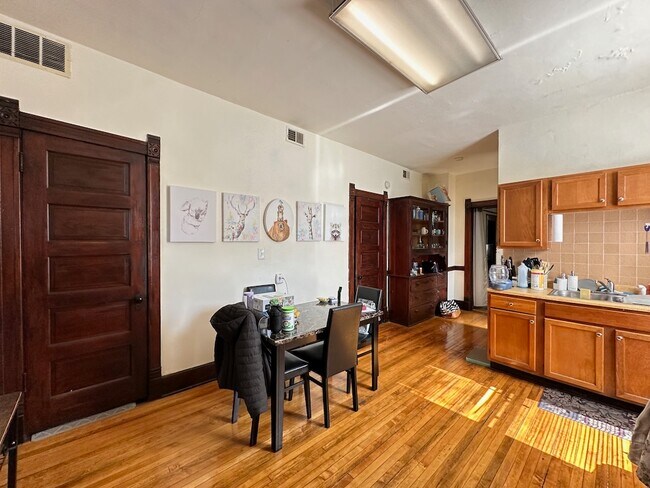 Foto del edificio - 3626 N Marshfield Ave