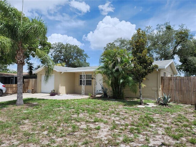 Foto del edificio - 3221 Fairmount Dr
