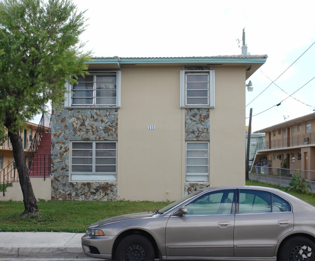 Primary Photo - 141 SW 18th Ave
