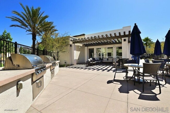 Building Photo - 5150 Calle Sandwaves