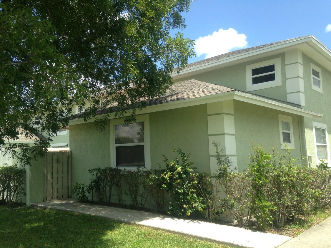 13940 Folkestone Cir Unit C, Wellington, FL 33414 Condo for Rent in