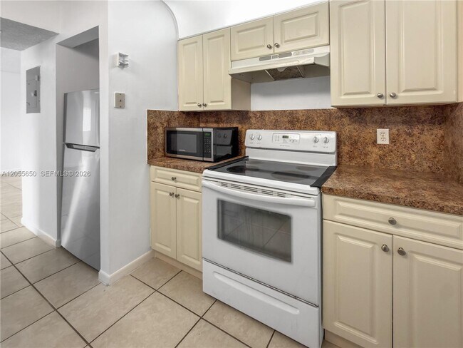 Foto del edificio - 8260 SW 210th St
