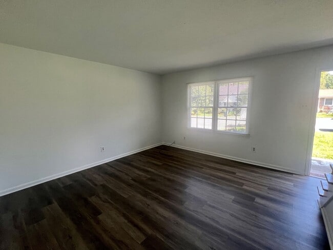 Foto del edificio - Two bedroom, 1.5 bath in Graham--McAden Place