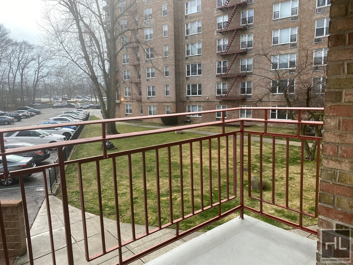 Foto del edificio - Grand Central Parkway