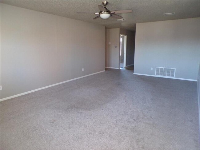 Building Photo - 4115 Mustang Dr
