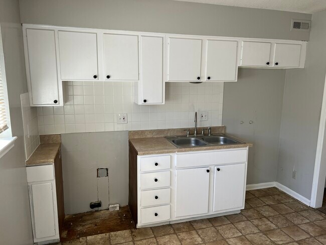 Building Photo - 634 N 31st St