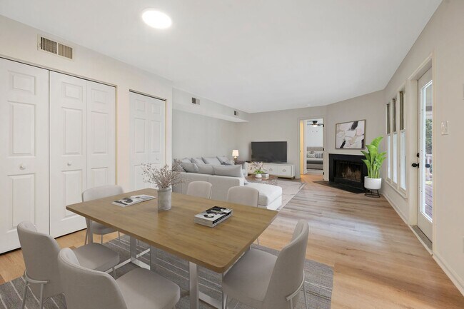 Foto del edificio - Fully Renovated Condo in Heart of Raleigh near Rex Hospital & NC State University