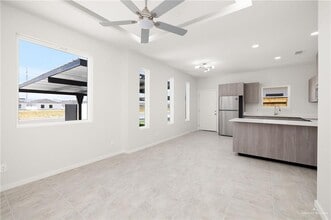 Building Photo - 402 N Alexandrite Ave