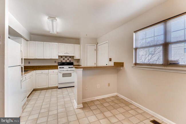 Building Photo - 732 Dr Benjamin Quarles Pl