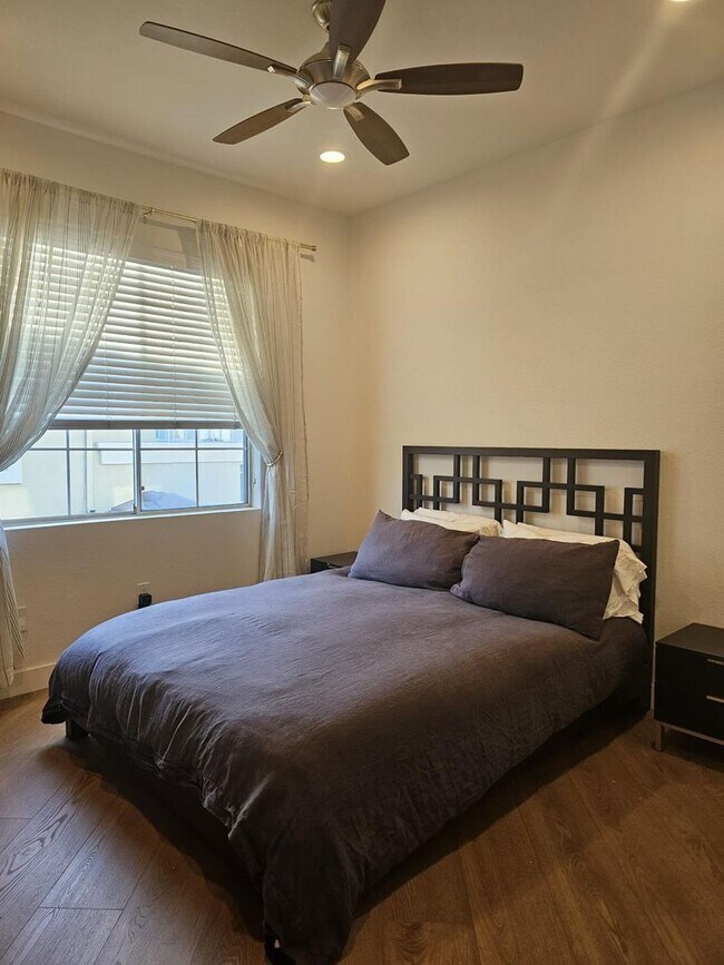 Foto del edificio - Modern 3BD/3BA Townhouse in Prime Union Ci...
