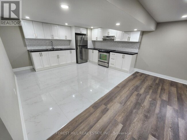 Building Photo - 2577 Whaley Dr