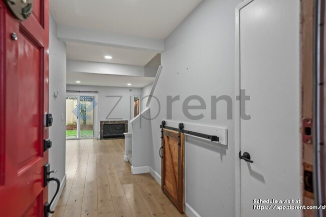 Building Photo - 567 Blue Jay Dr