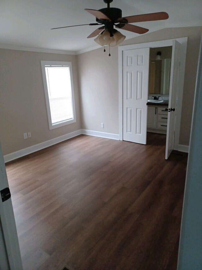 Foto del edificio - 890 Rough Edge Rd