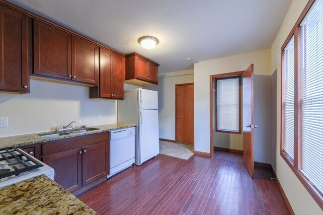 Building Photo - 2543 18th Ave South