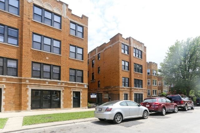 Foto principal - 4747 N Troy St