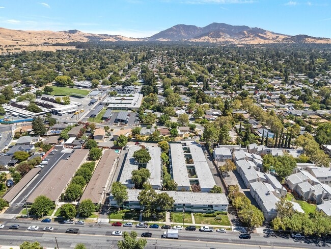 Building Photo - Whispering Oaks Apartments