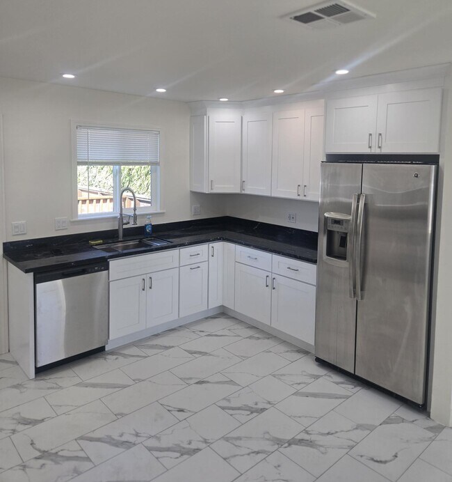 Foto del edificio - 5137 Garvin Ave