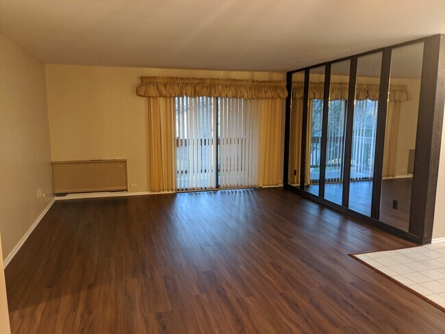 Foto del edificio - 561 Somerset Ln