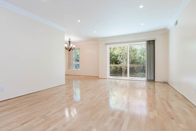 Foto del edificio - 1242 S Barrington Ave