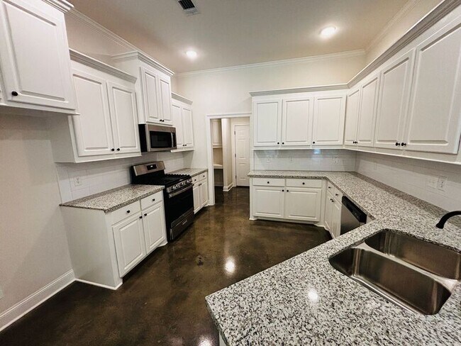 Building Photo - 217 Hemingway Cir
