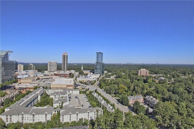 Foto del edificio - 3481 Lakeside Dr NE