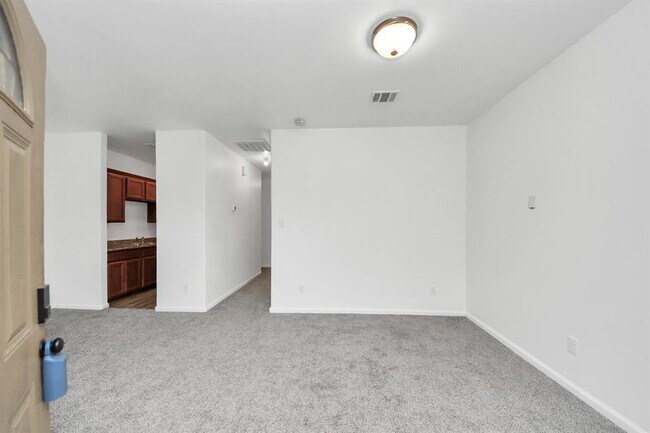 Foto del edificio - 8115 Marcy Dr