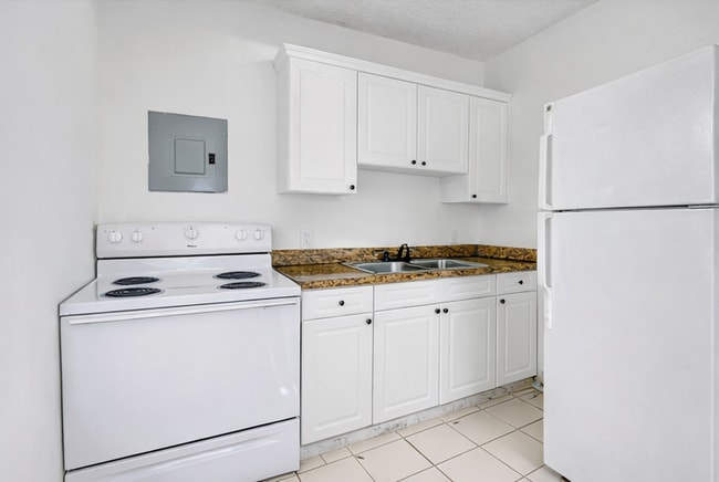 Building Photo - 1600 Center St