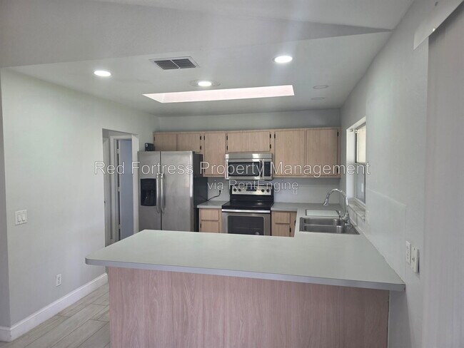 Building Photo - 1203 SW 34th St