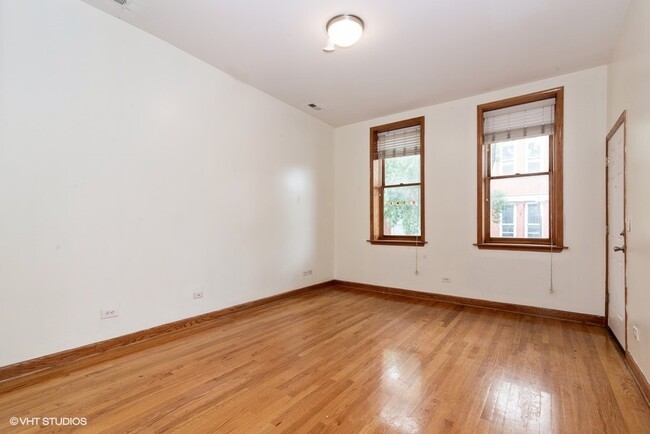Building Photo - 819 S Carpenter St