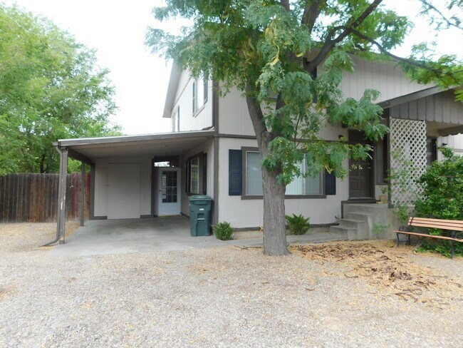 Foto del edificio - 402 Dressell Dr