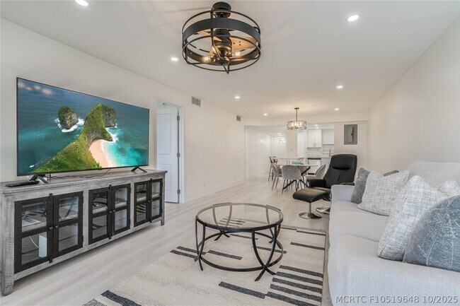 Foto del edificio - 411 S Hollybrook Dr
