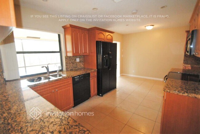 Foto del edificio - 365 NW 105th Dr