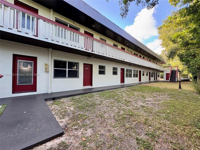 Foto del edificio - 610 NE 123rd St