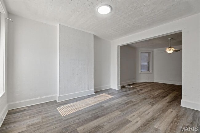 Building Photo - 2703 N Spring Ave