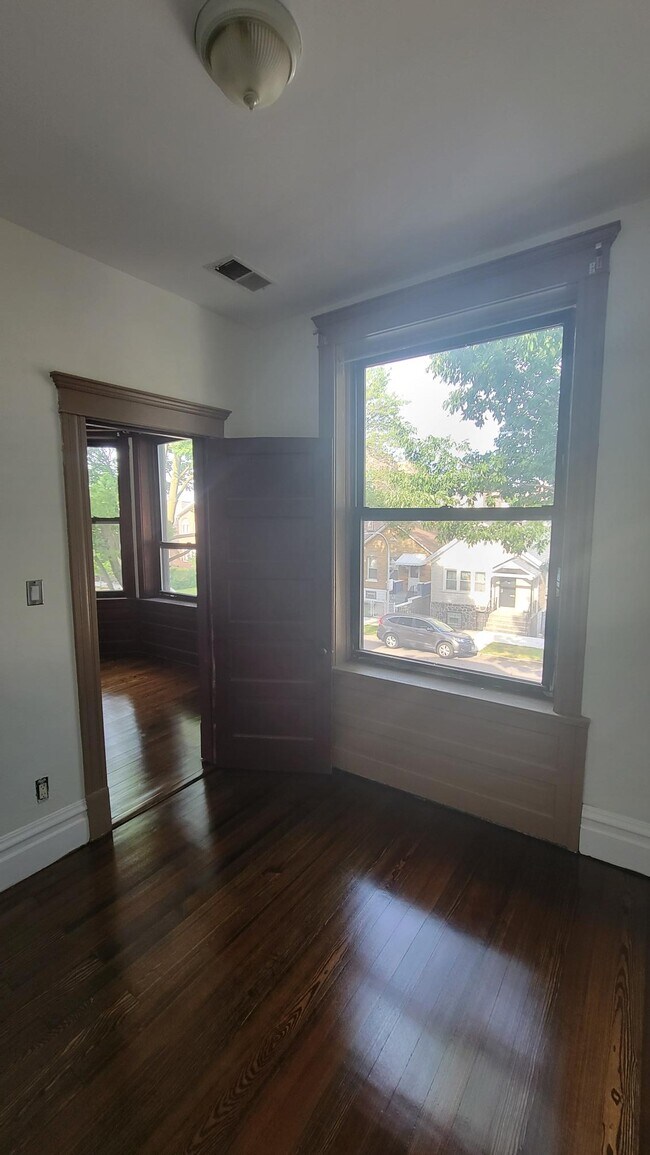 Foto del edificio - 3317 S Union Ave