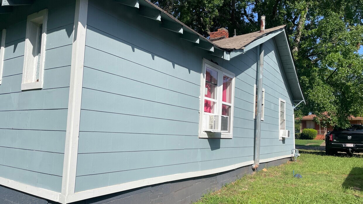 Foto principal - 4029 Walnut Ave SW