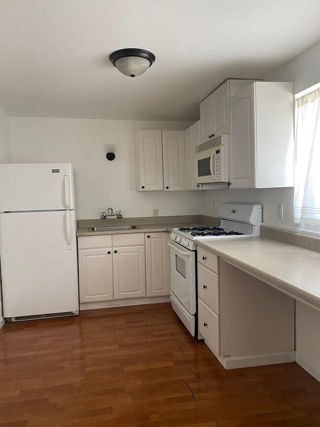 Kitchen - 37928 2nd St