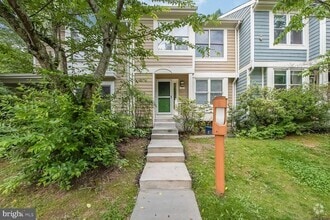 Building Photo - 1657 Oak Spring Way